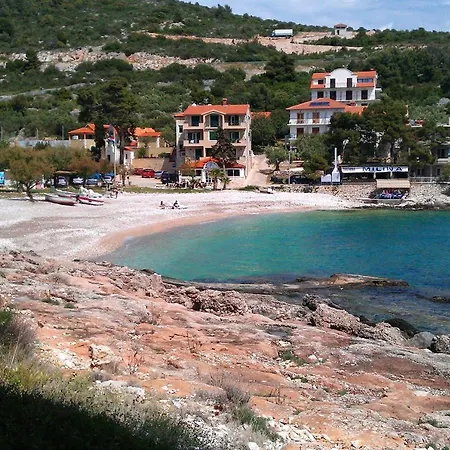 Apartments By The Sea Milna, Hvar - 12244 Milna (Hvar)