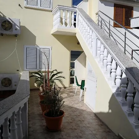 Apartment Apartments By The Sea Milna, Hvar - 12244