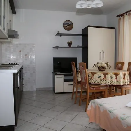 Apartment Apartments By The Sea Milna, Hvar - 12244 Milna (Hvar)