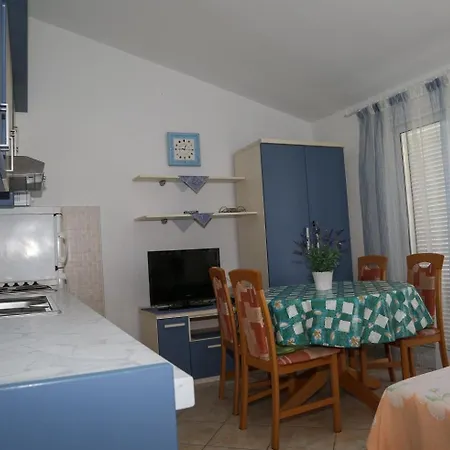 Apartments By The Sea Milna, Hvar - 12244 Milna (Hvar)